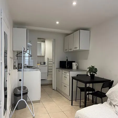 Equipe Confort Proche De Toutes Commodites דירה